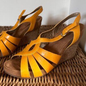 AEROSOLES Adorable Yellow Wedges